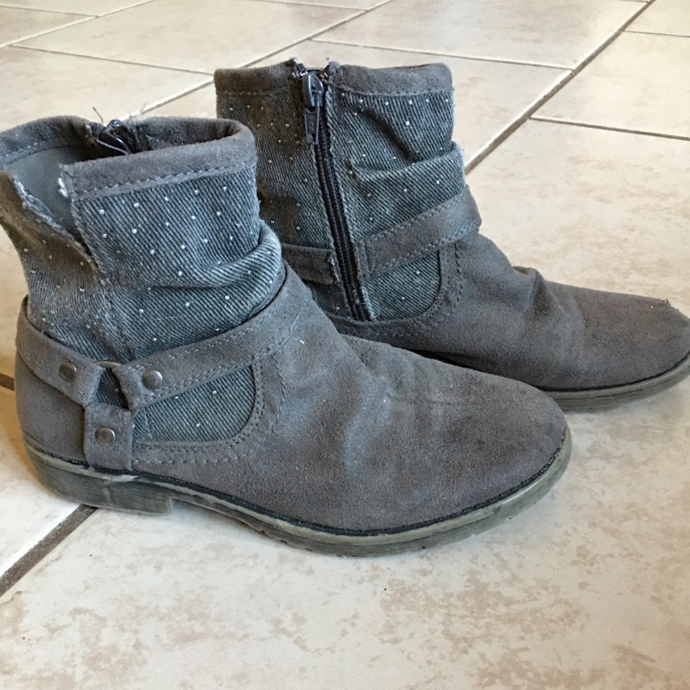 Boots - Picture 4 of 6